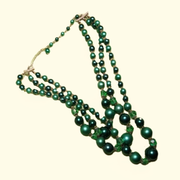 Vintage 3-Strand Green Beaded Necklace - Picture 8 of 9